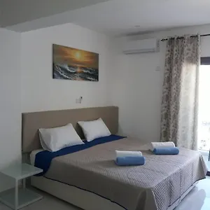 κάντε κράτηση εδώ