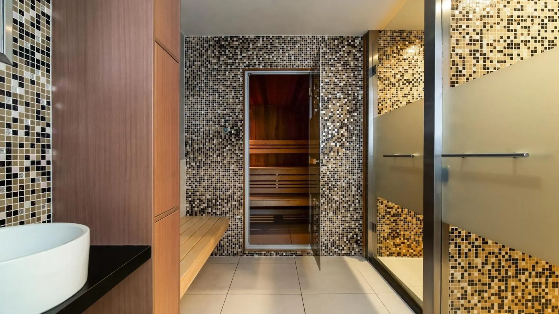 Novotel Amsterdam City 4*,